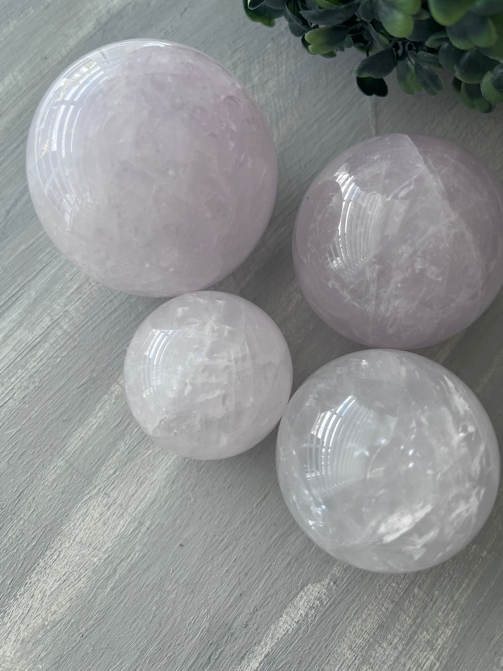 Lavender quartz sphere - Picture 3 of 5